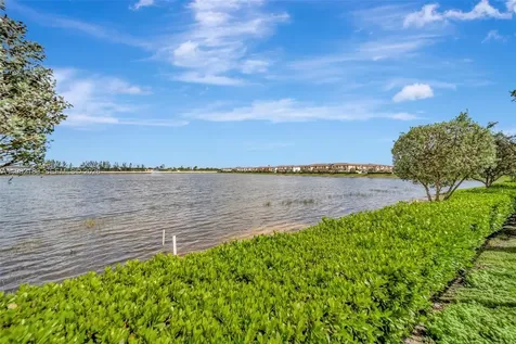 11295 W 34th Way Hialeah Gardens FL 33018