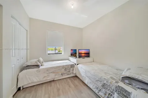 11295 W 34th Way Hialeah Gardens FL 33018