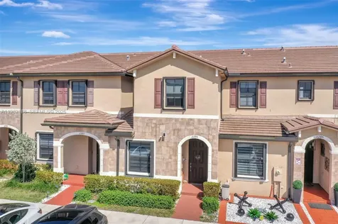 11295 W 34th Way Hialeah Gardens FL 33018