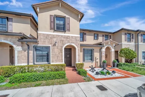 11295 W 34th Way Hialeah Gardens FL 33018