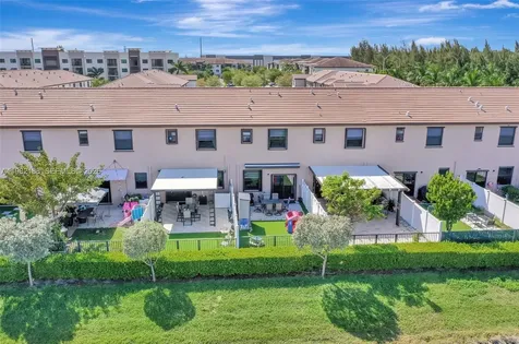 11295 W 34th Way Hialeah Gardens FL 33018
