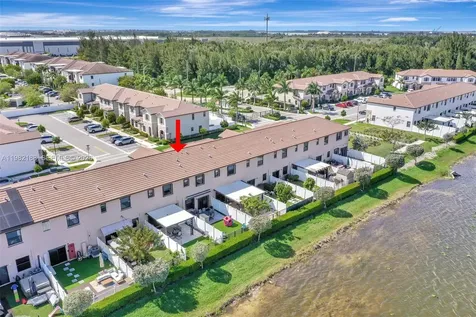 11295 W 34th Way Hialeah Gardens FL 33018