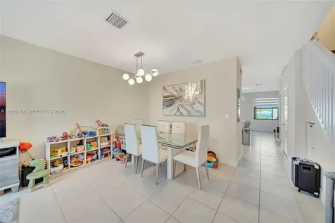11295 W 34th Way Hialeah Gardens FL 33018