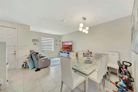 11295 W 34th Way Hialeah Gardens FL 33018
