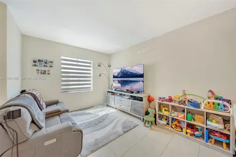 11295 W 34th Way Hialeah Gardens FL 33018
