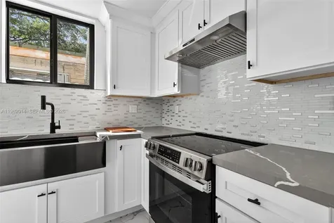 4311 NW 32nd Avenue Miami FL 33142