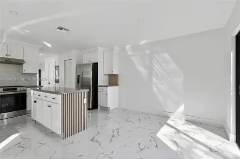4311 NW 32nd Avenue Miami FL 33142