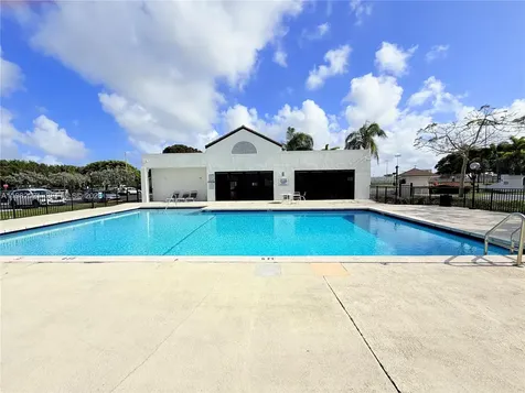 206 Lake Pointe Drive Oakland Park FL 33309