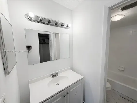206 Lake Pointe Drive Oakland Park FL 33309