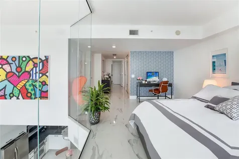 41 SE 5th Street Miami FL 33131