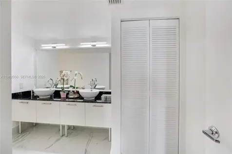 41 SE 5th Street Miami FL 33131