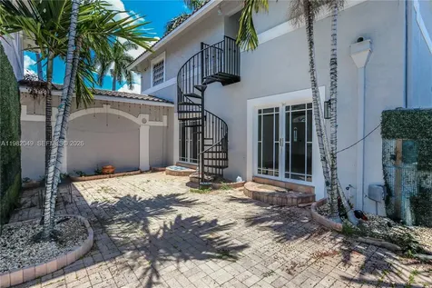 851 N 11th Avenue Hollywood FL 33019