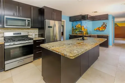851 N 11th Avenue Hollywood FL 33019