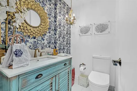 4925 Collins Avenue Miami Beach FL 33140