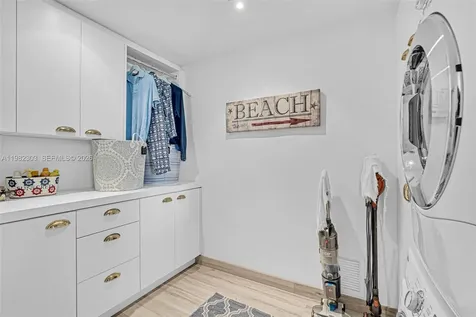 4925 Collins Avenue Miami Beach FL 33140