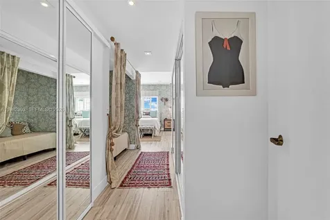 4925 Collins Avenue Miami Beach FL 33140