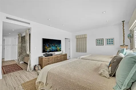 4925 Collins Avenue Miami Beach FL 33140