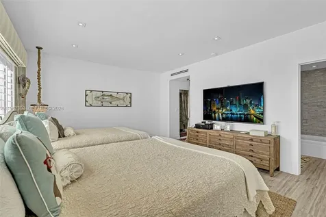 4925 Collins Avenue Miami Beach FL 33140