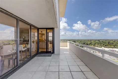 2000 Towerside Terrace Miami FL 33138