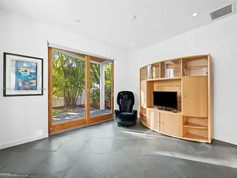 450 Victoria Terrace Fort Lauderdale FL 33301