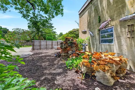 749 NW 43rd Street Oakland Park FL 33309