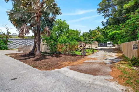 749 NW 43rd Street Oakland Park FL 33309
