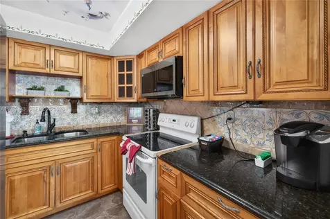 749 NW 43rd Street Oakland Park FL 33309