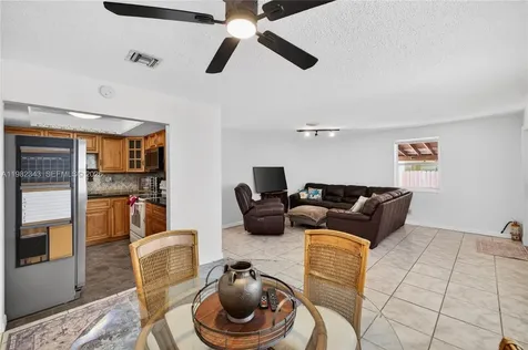 749 NW 43rd Street Oakland Park FL 33309