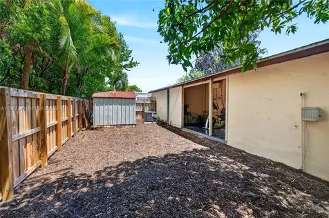 749 NW 43rd Street Oakland Park FL 33309