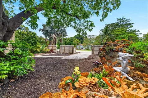 749 NW 43rd Street Oakland Park FL 33309
