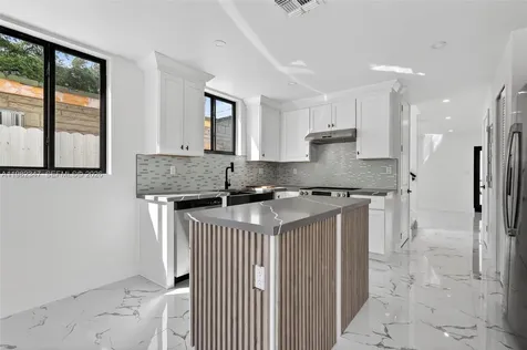 4313 NW 32nd Avenue Miami FL 33142