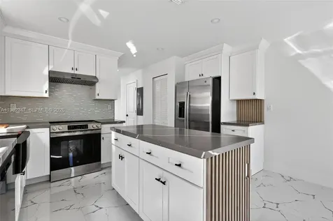 4313 NW 32nd Avenue Miami FL 33142