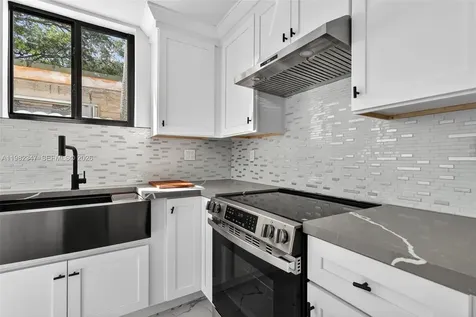 4313 NW 32nd Avenue Miami FL 33142
