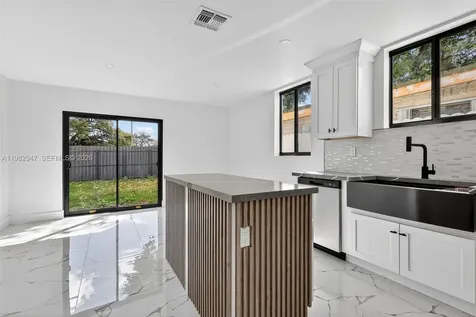 4313 NW 32nd Avenue Miami FL 33142