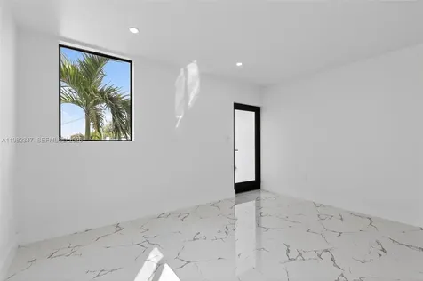 4313 NW 32nd Avenue Miami FL 33142