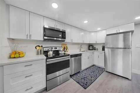 6637 NW 181st Lane Hialeah FL 33015