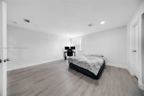 6637 NW 181st Lane Hialeah FL 33015