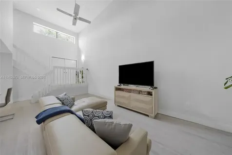 6637 NW 181st Lane Hialeah FL 33015
