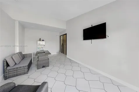 6637 NW 181st Lane Hialeah FL 33015