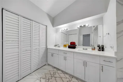 6637 NW 181st Lane Hialeah FL 33015