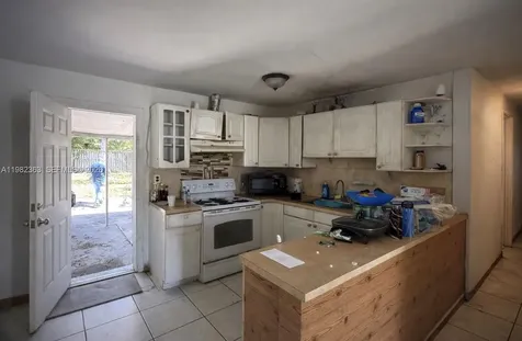 8525 NW 32nd Court Miami FL 33147