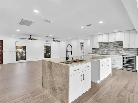 1501 NW 109th Terrace Pembroke Pines FL 33026