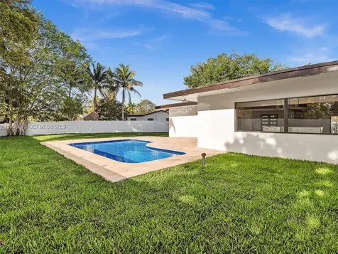 1501 NW 109th Terrace Pembroke Pines FL 33026