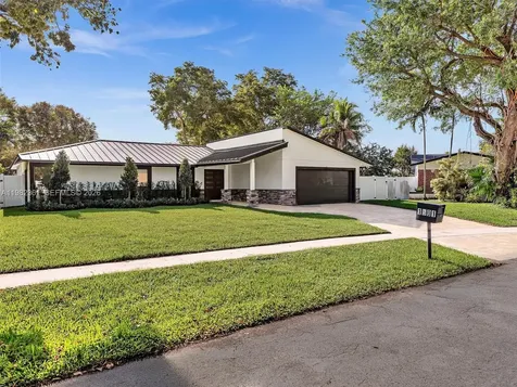 1501 NW 109th Terrace Pembroke Pines FL 33026