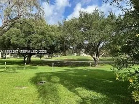 9501 Seagrape Drive Davie FL 33324