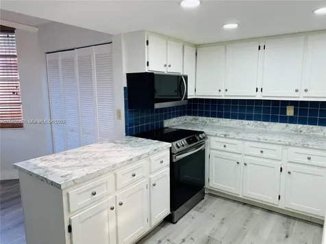 9501 Seagrape Drive Davie FL 33324