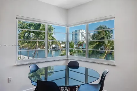 7207 Bay Drive Miami Beach FL 33141