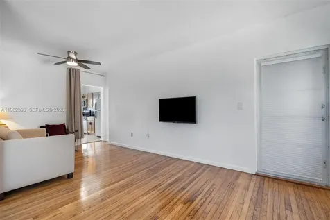 7207 Bay Drive Miami Beach FL 33141