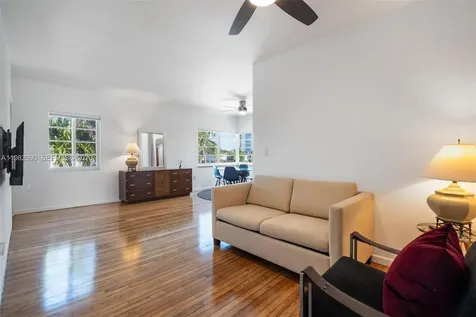 7207 Bay Drive Miami Beach FL 33141