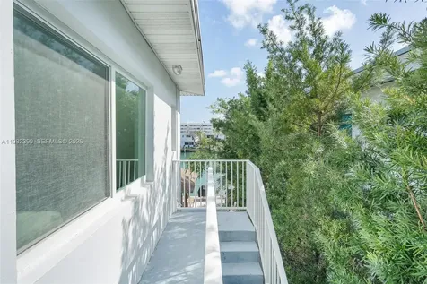 7207 Bay Drive Miami Beach FL 33141